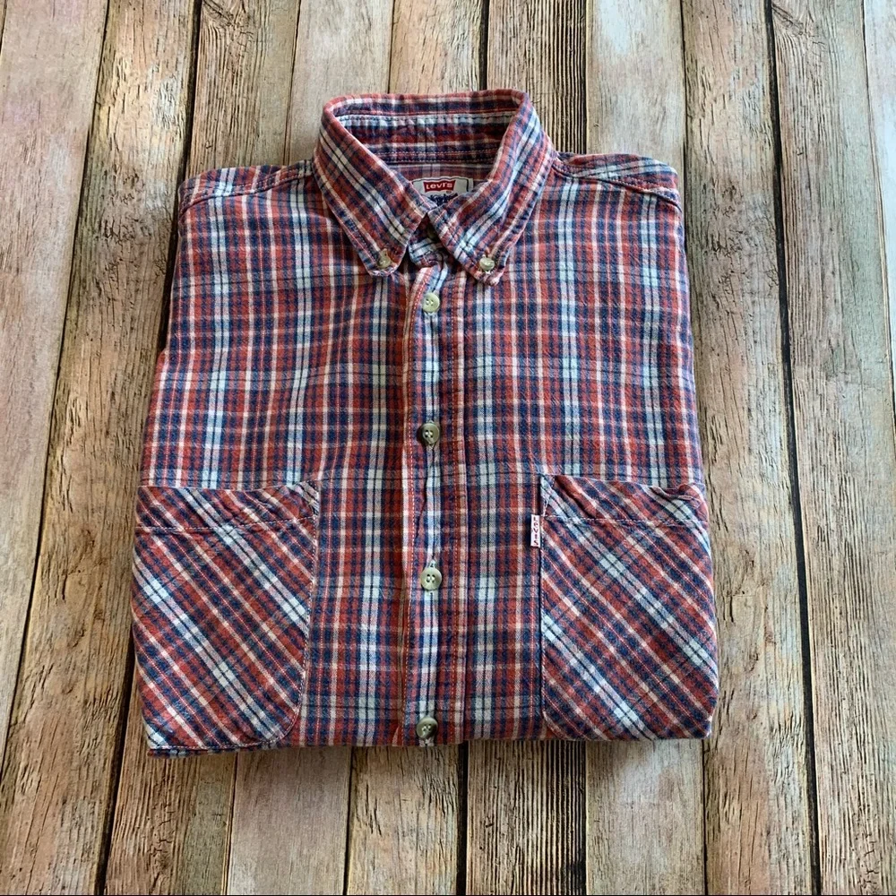 Levi’s men’s plaid casual button down shirt